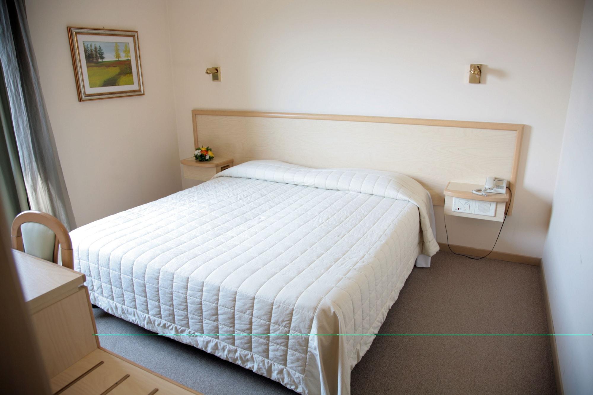 Hotel Bassetto Ферентино Экстерьер фото