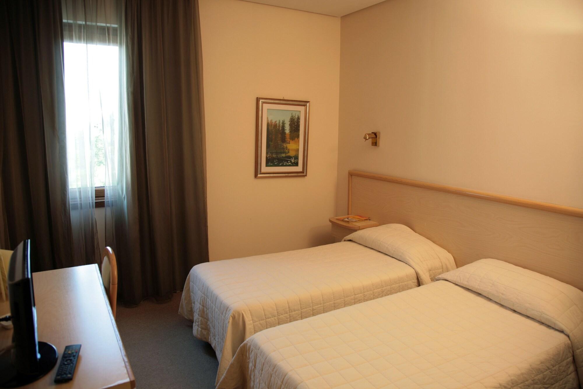 Hotel Bassetto Ферентино Экстерьер фото