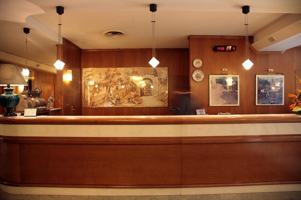 Hotel Bassetto Ферентино Экстерьер фото