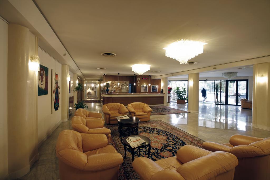 Hotel Bassetto Ферентино Экстерьер фото