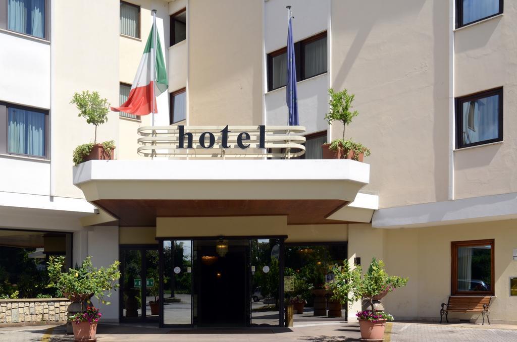Hotel Bassetto Ферентино Экстерьер фото
