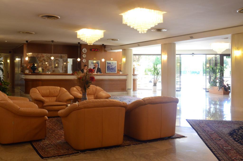 Hotel Bassetto Ферентино Экстерьер фото