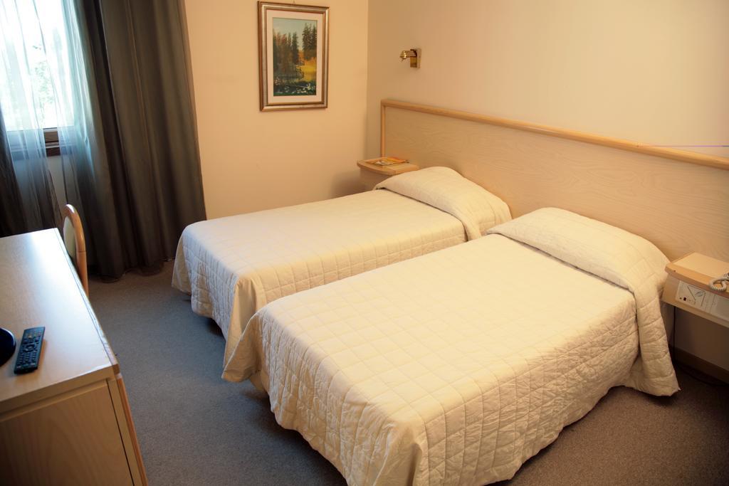 Hotel Bassetto Ферентино Экстерьер фото