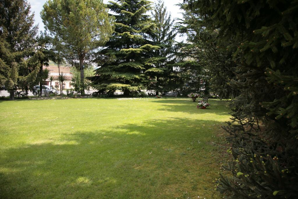 Hotel Bassetto Ферентино Экстерьер фото