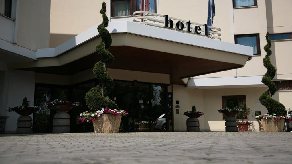 Hotel Bassetto Ферентино Экстерьер фото